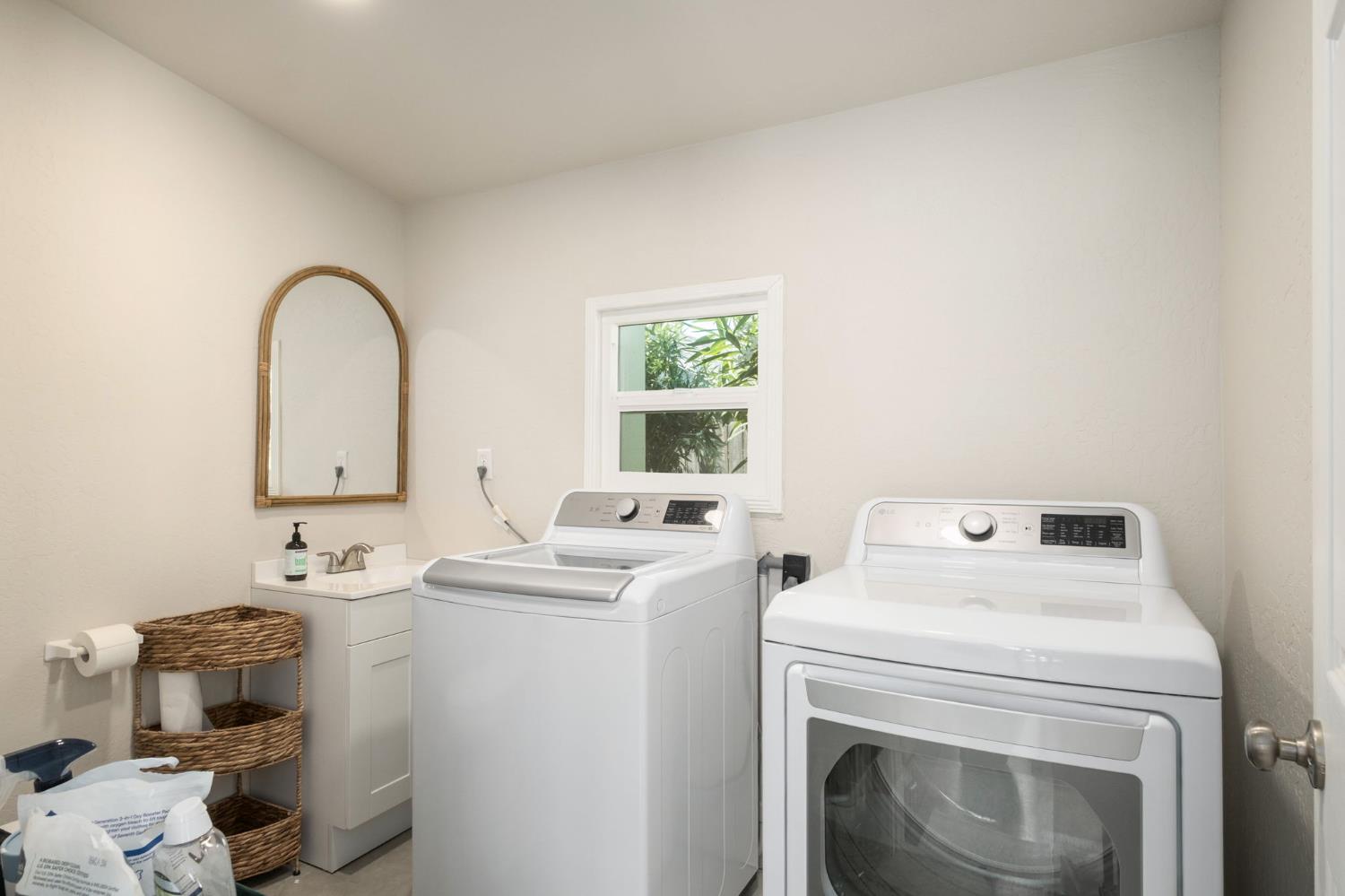 93 E Andrews Ave, Fresno, CA 93704