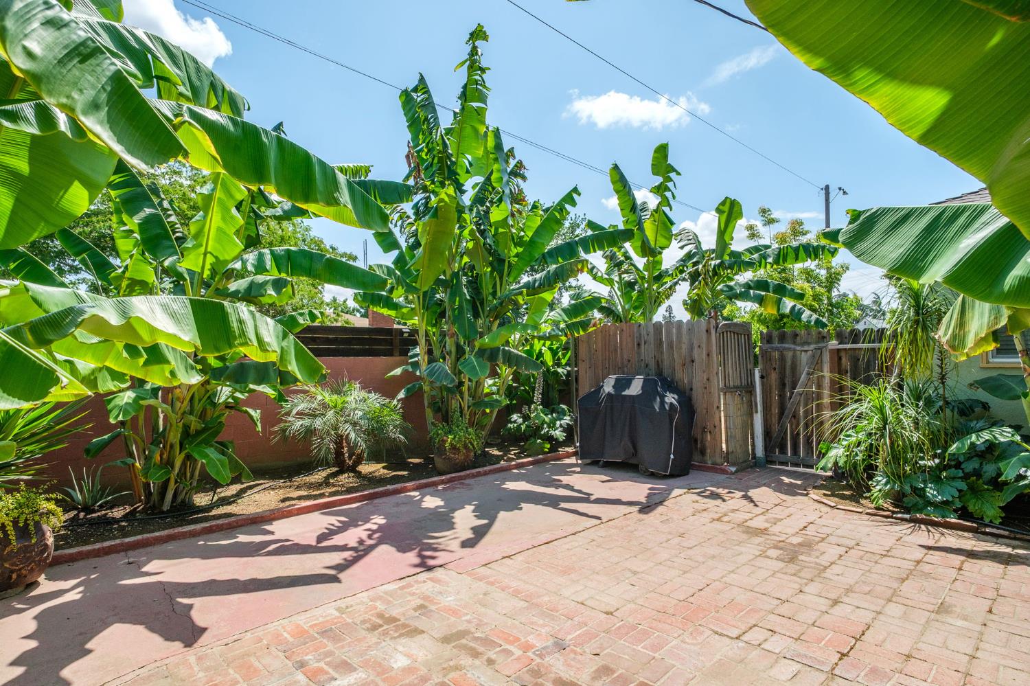 93 E Andrews Ave, Fresno, CA 93704