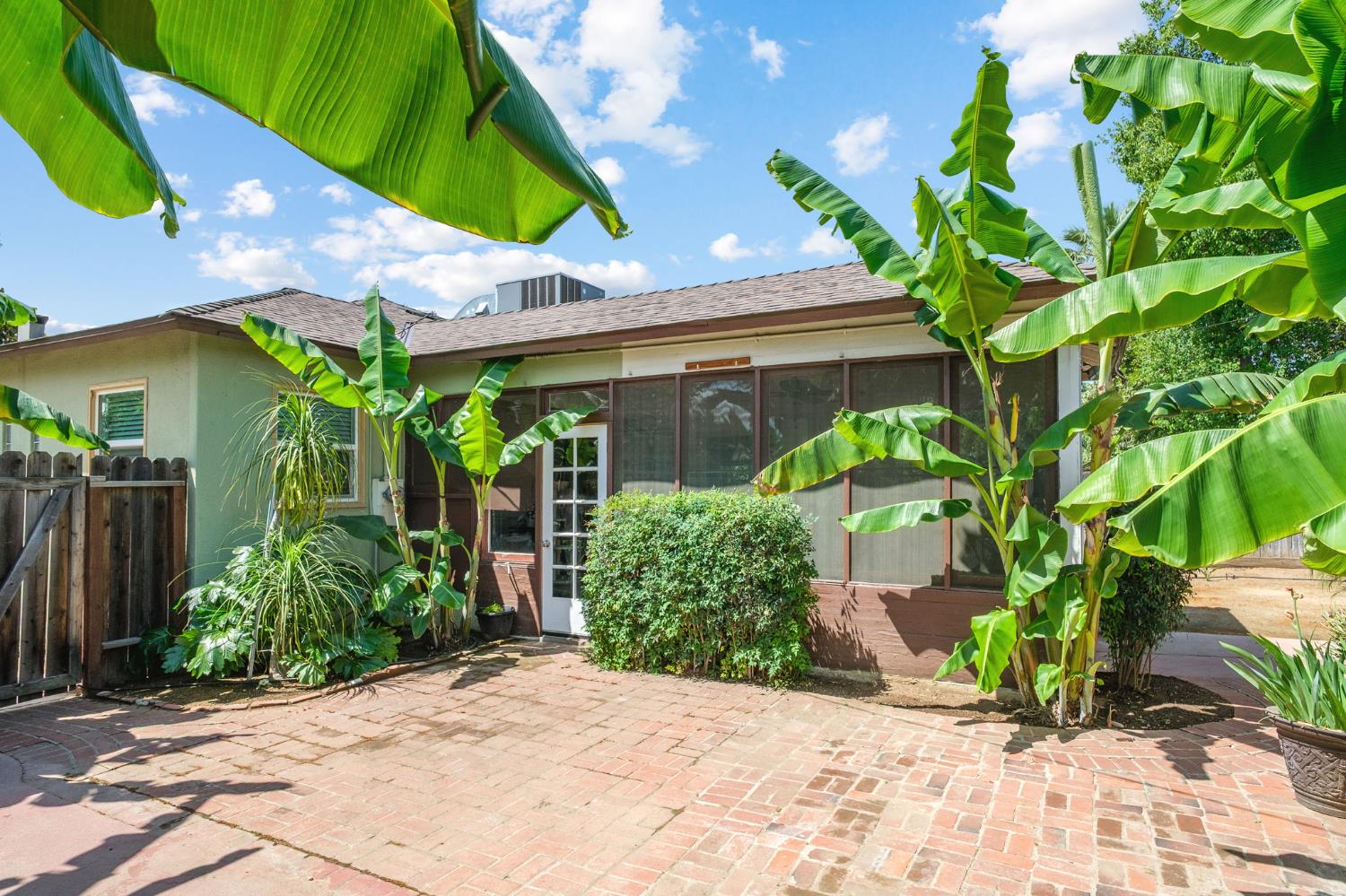 93 E Andrews Ave, Fresno, CA 93704