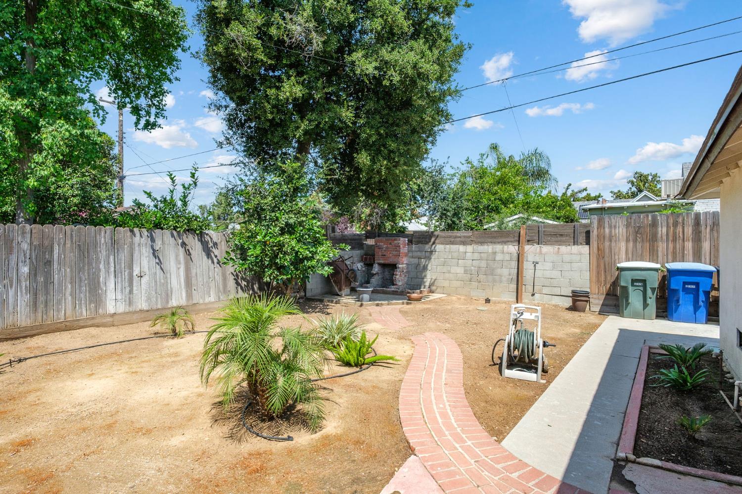 93 E Andrews Ave, Fresno, CA 93704