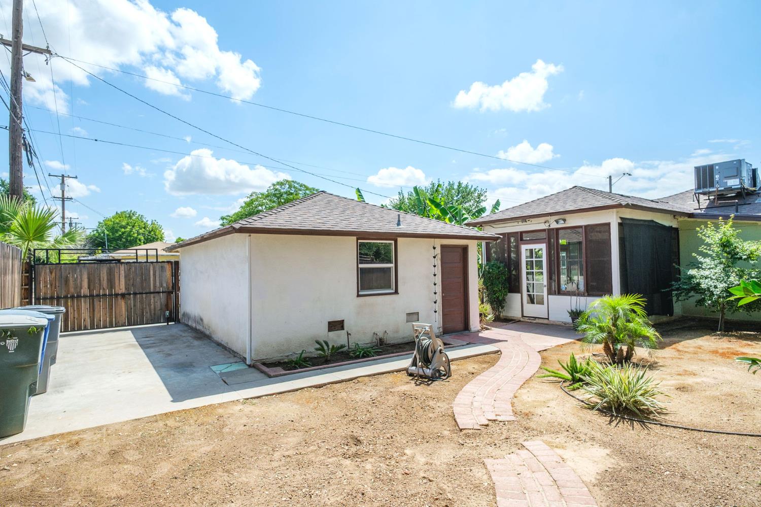 93 E Andrews Ave, Fresno, CA 93704
