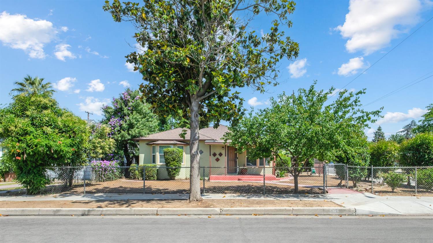 93 E Andrews Ave, Fresno, CA 93704