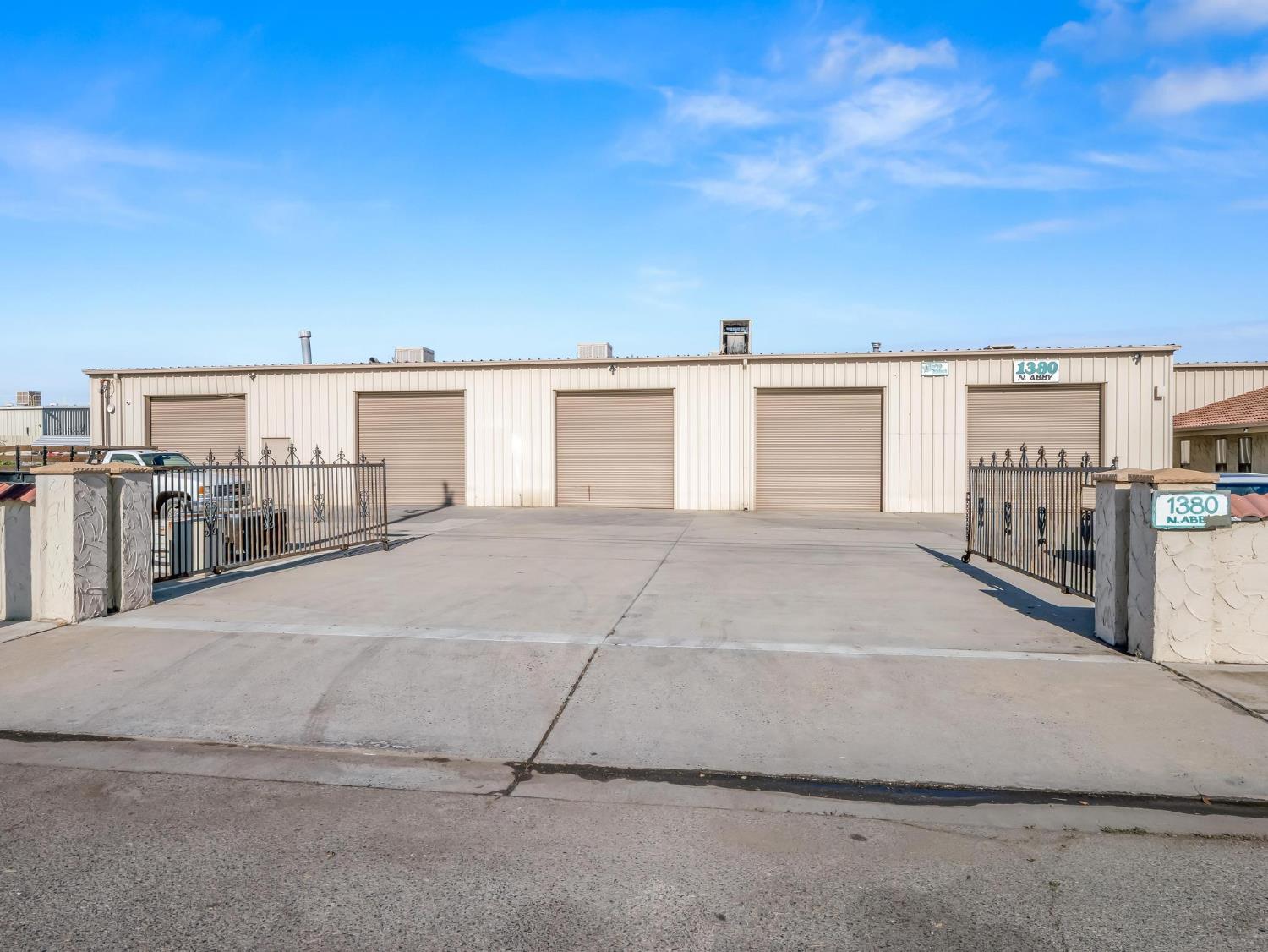 1380 N Abby St, Fresno, CA 93703