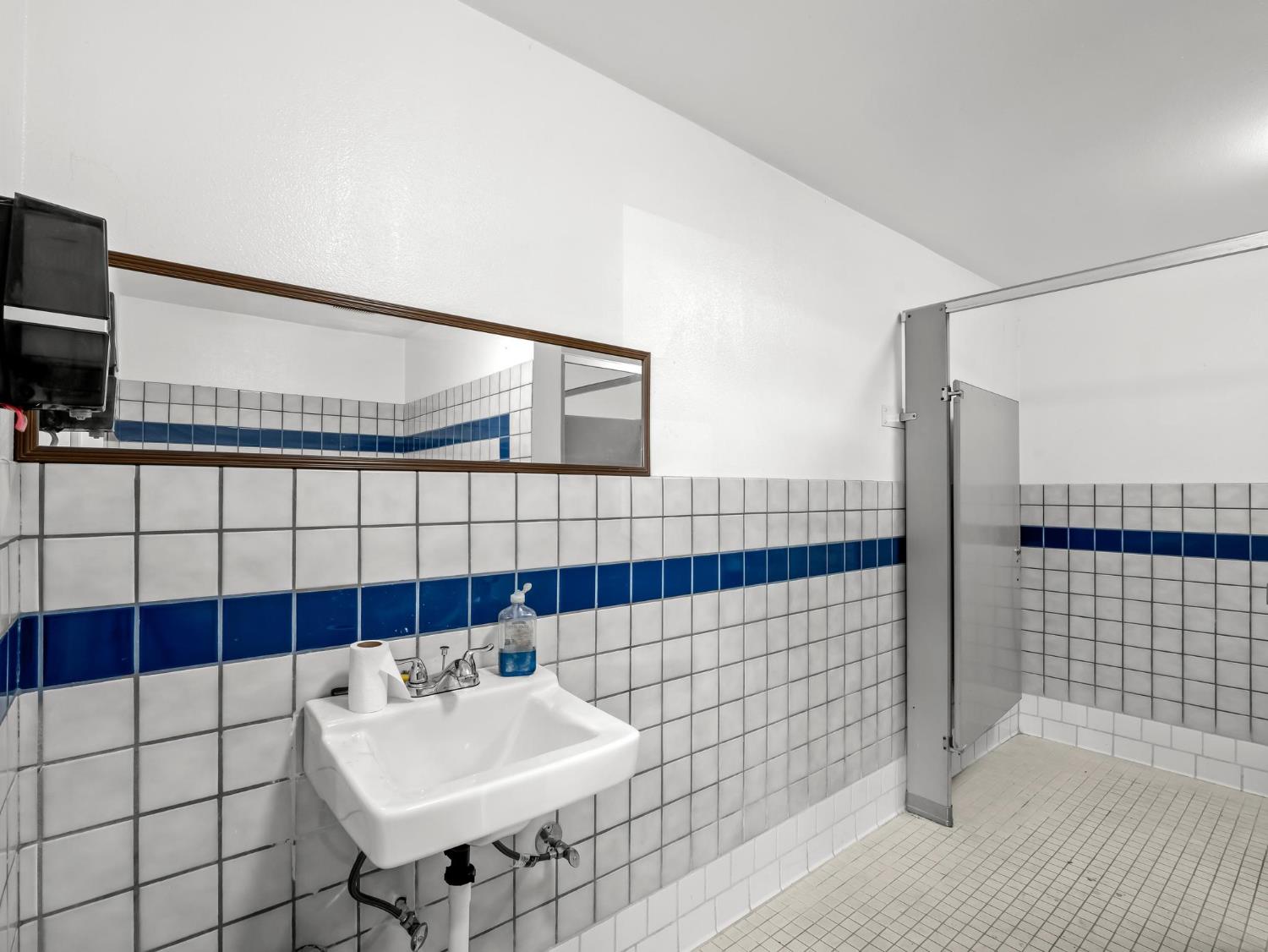 1380 N Abby St, Fresno, CA 93703