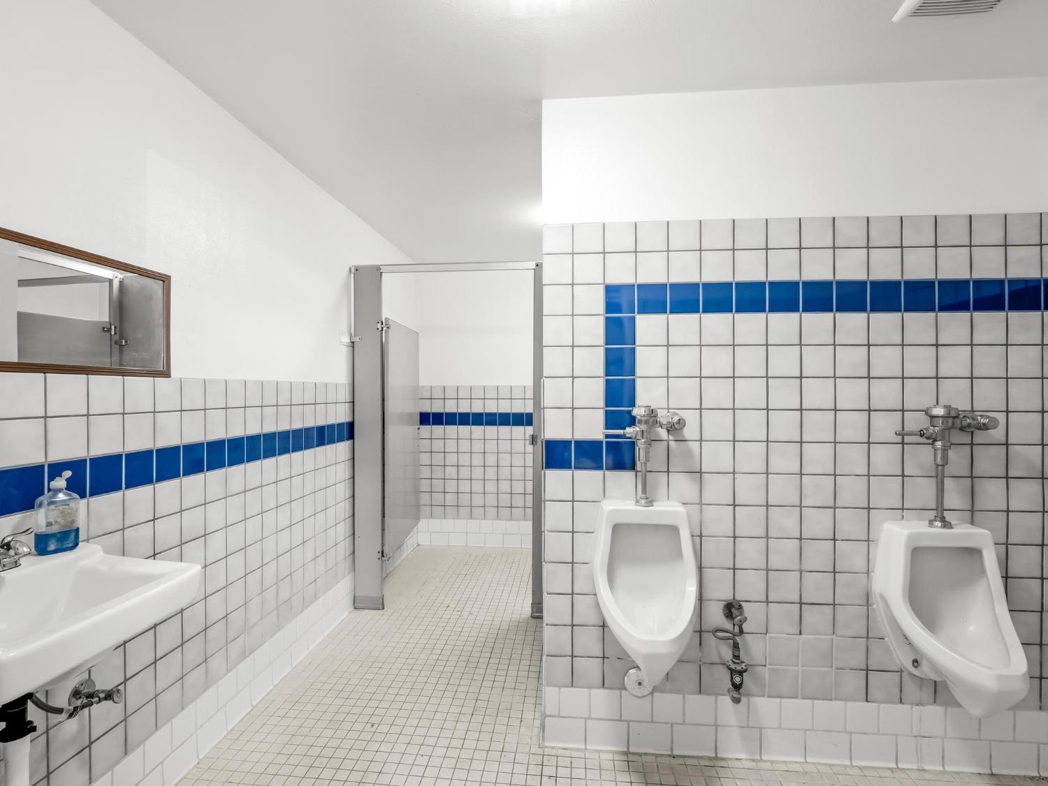 1380 N Abby St, Fresno, CA 93703