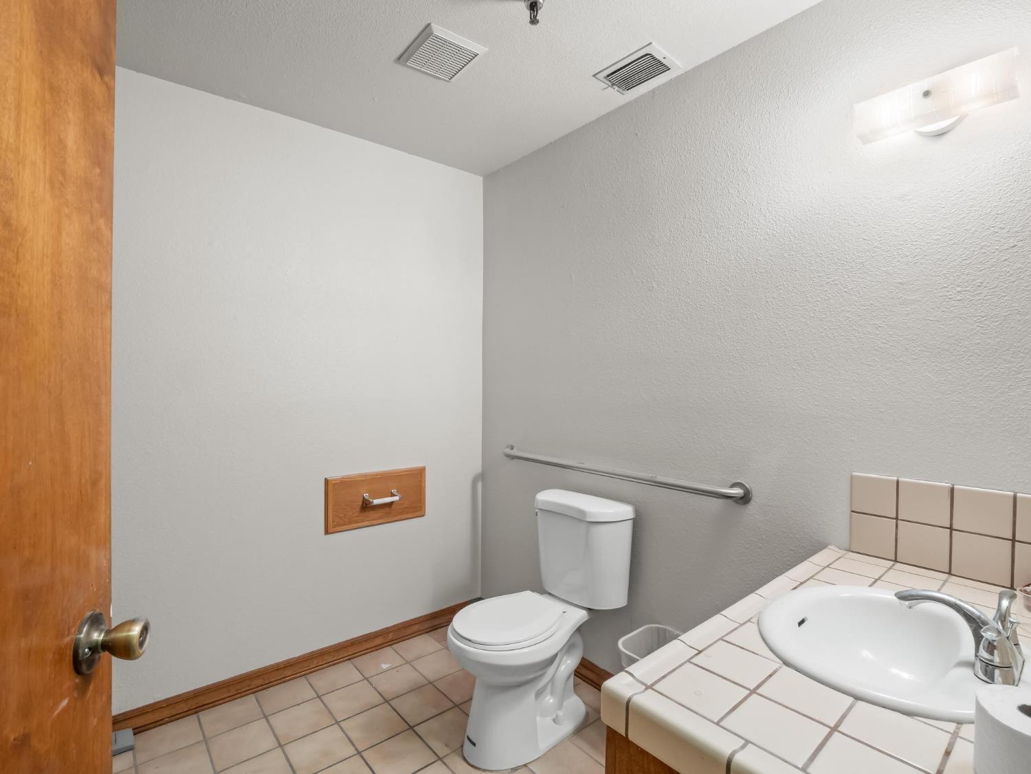 1380 N Abby St, Fresno, CA 93703