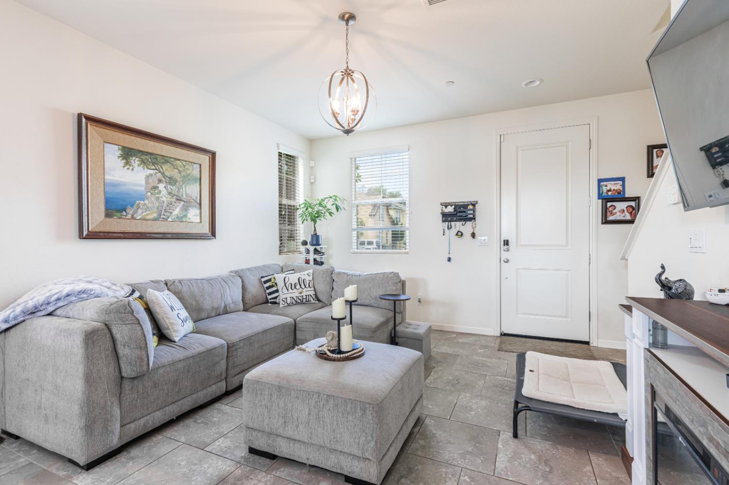 1563 Joy, Clovis, CA 93619