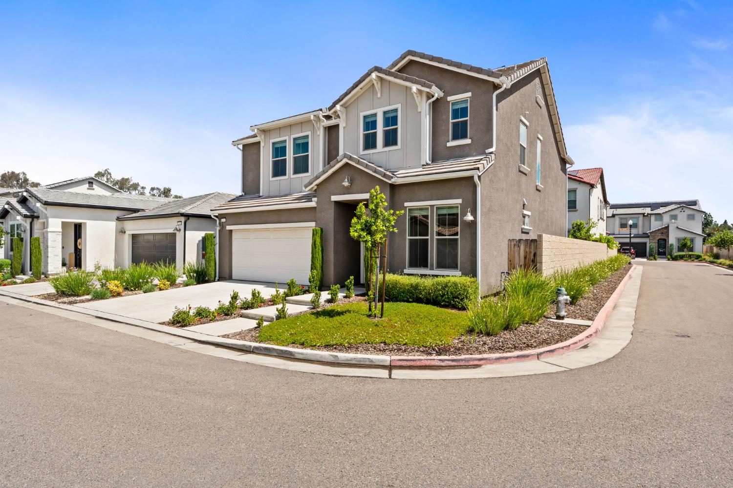 1396 E Via Prato Dr, Fresno, CA 93730