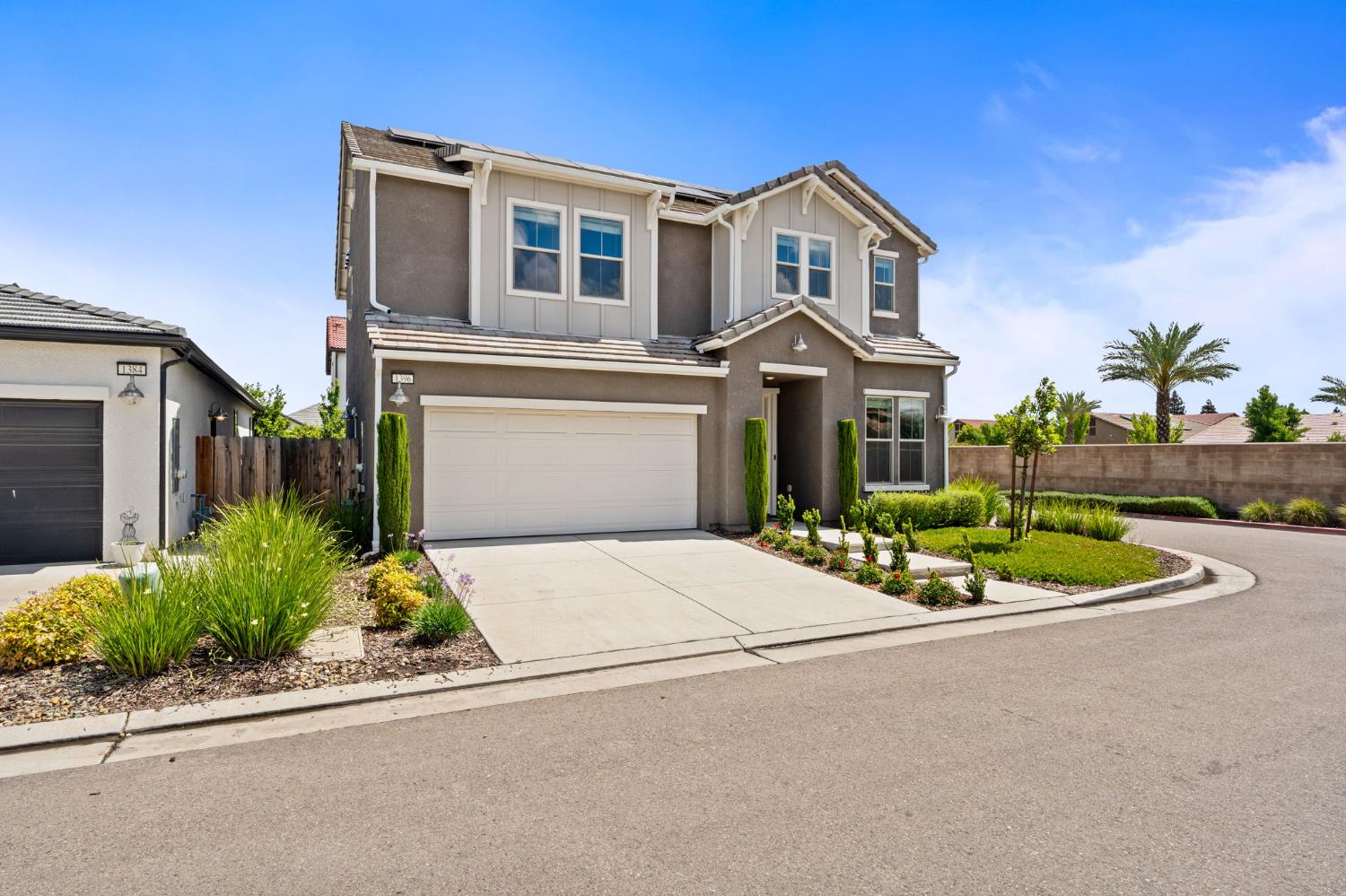 1396 E Via Prato Dr, Fresno, CA 93730