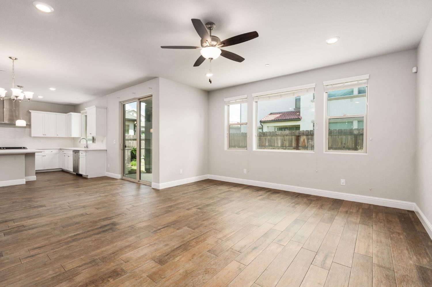 1396 E Via Prato Dr, Fresno, CA 93730