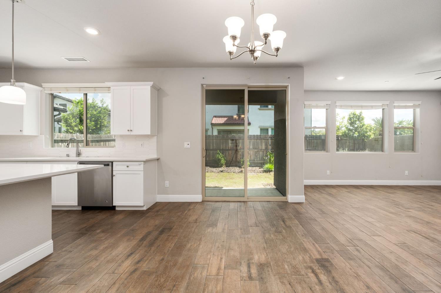 1396 E Via Prato Dr, Fresno, CA 93730