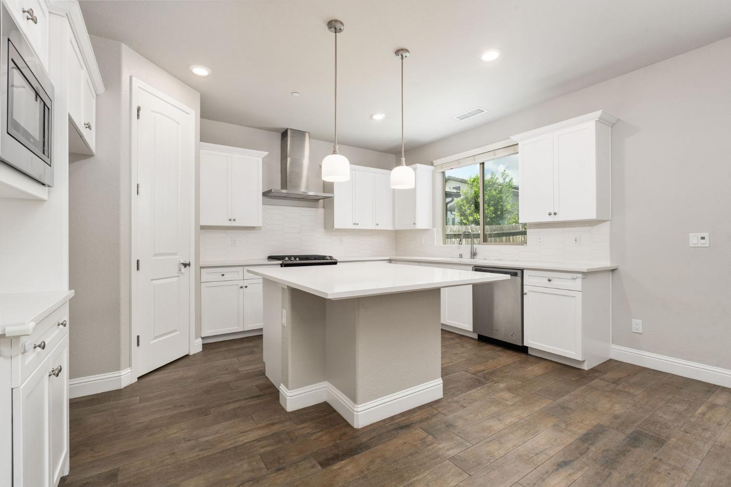 1396 E Via Prato Dr, Fresno, CA 93730