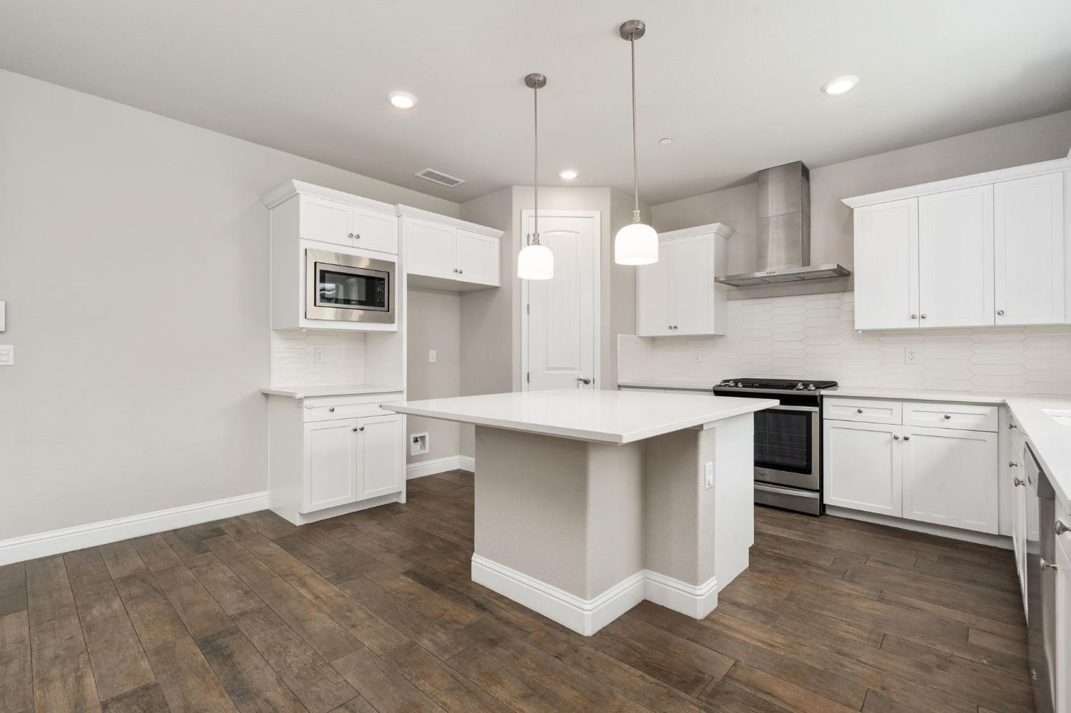 1396 E Via Prato Dr, Fresno, CA 93730