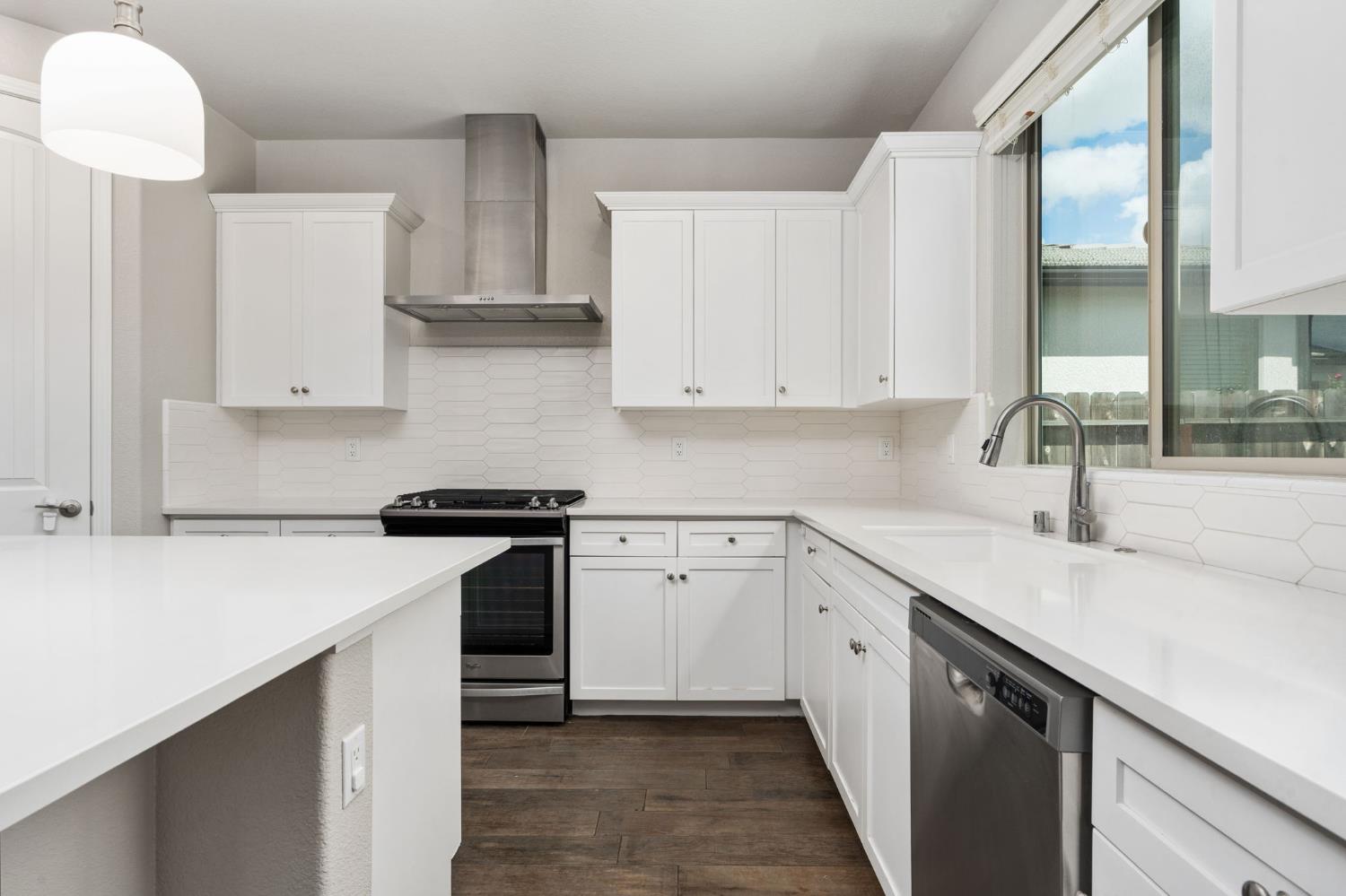 1396 E Via Prato Dr, Fresno, CA 93730