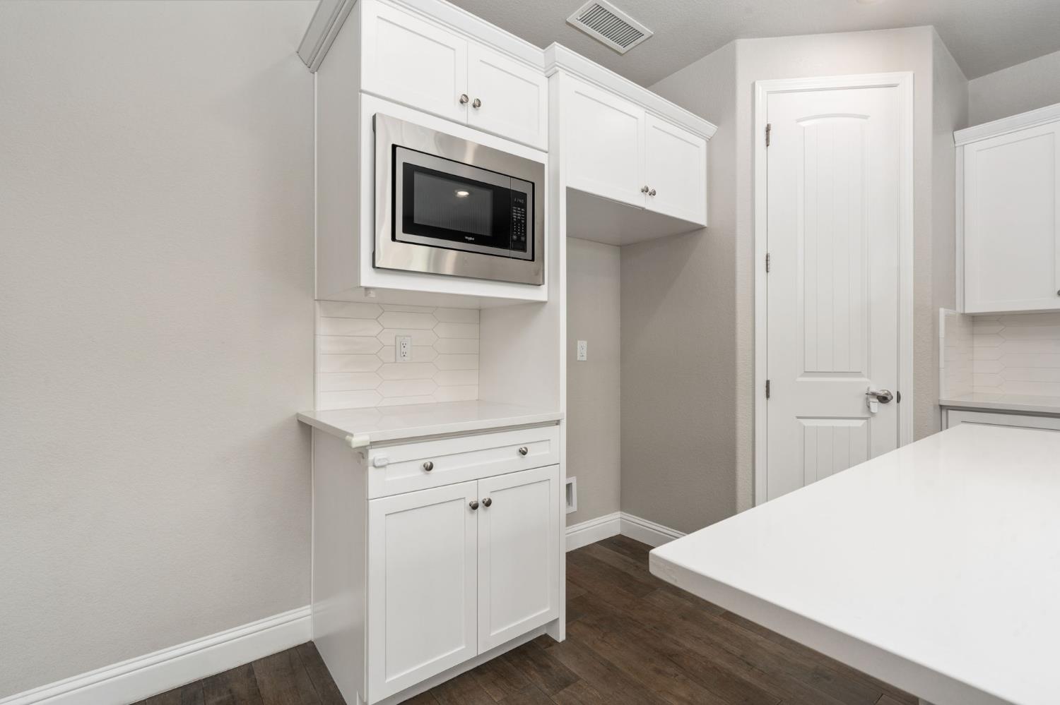 1396 E Via Prato Dr, Fresno, CA 93730