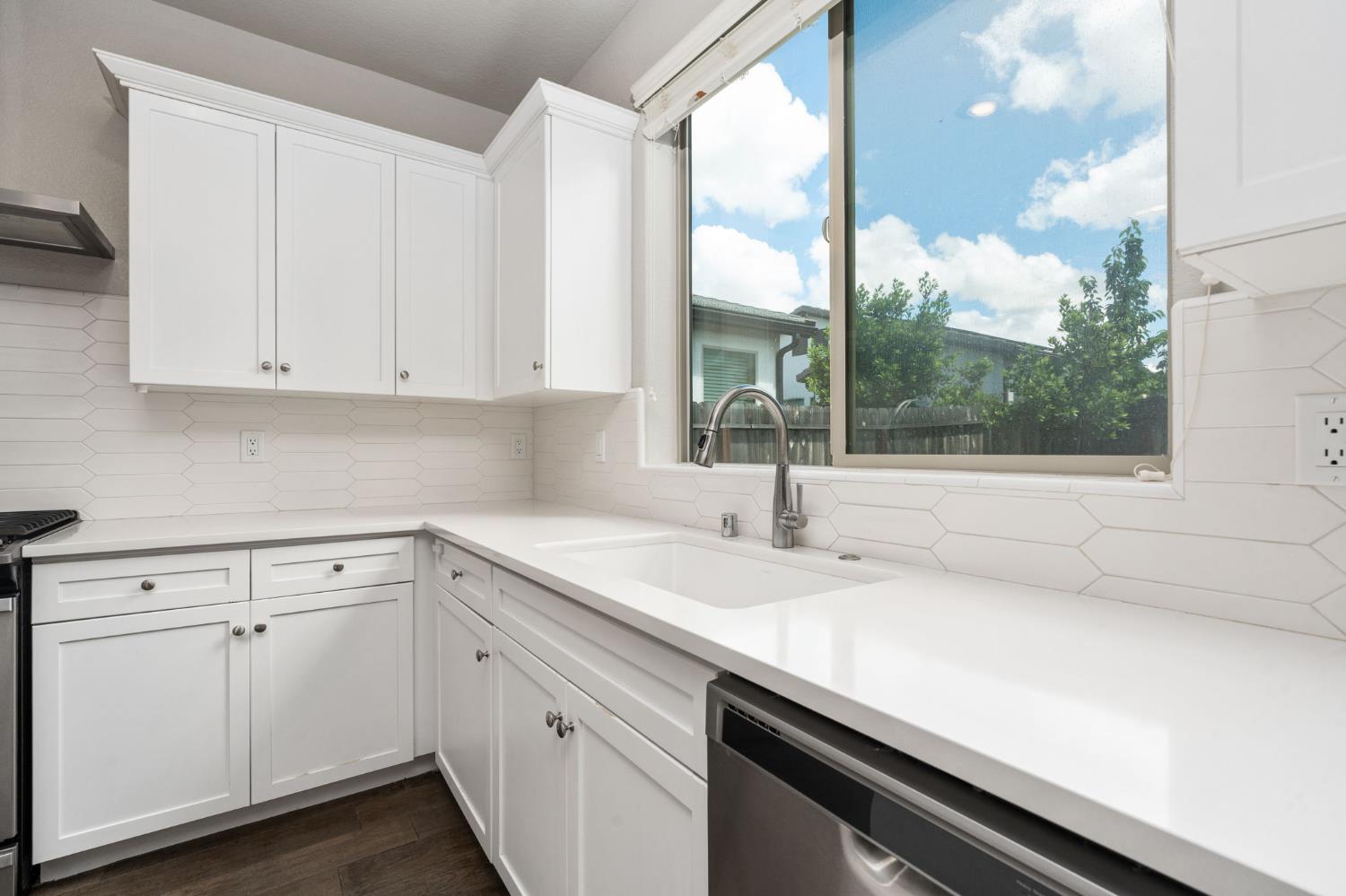 1396 E Via Prato Dr, Fresno, CA 93730