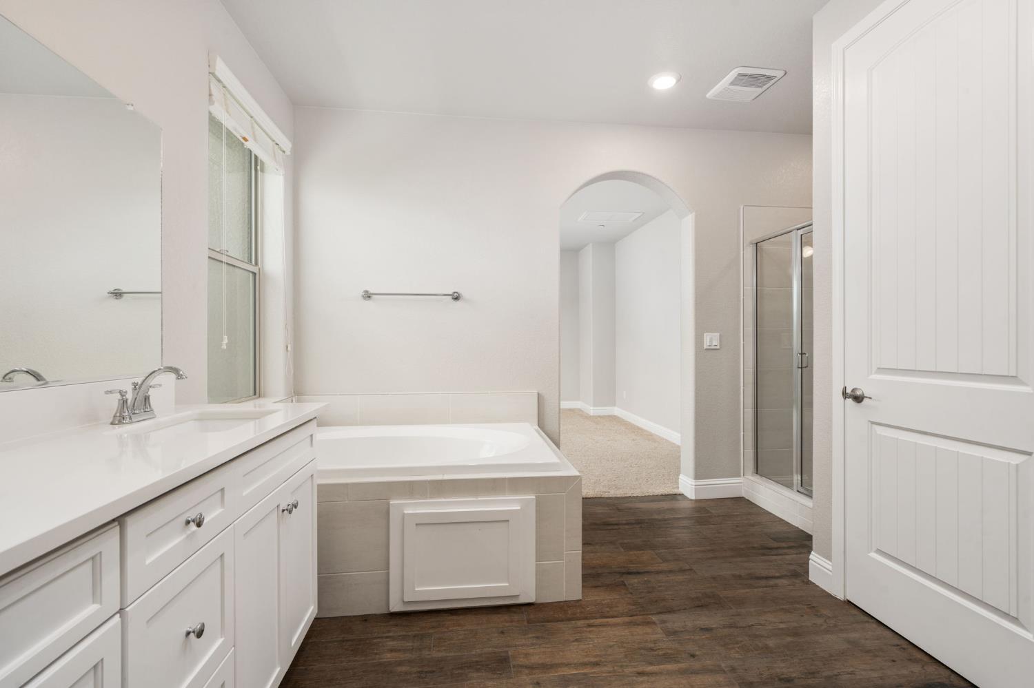 1396 E Via Prato Dr, Fresno, CA 93730