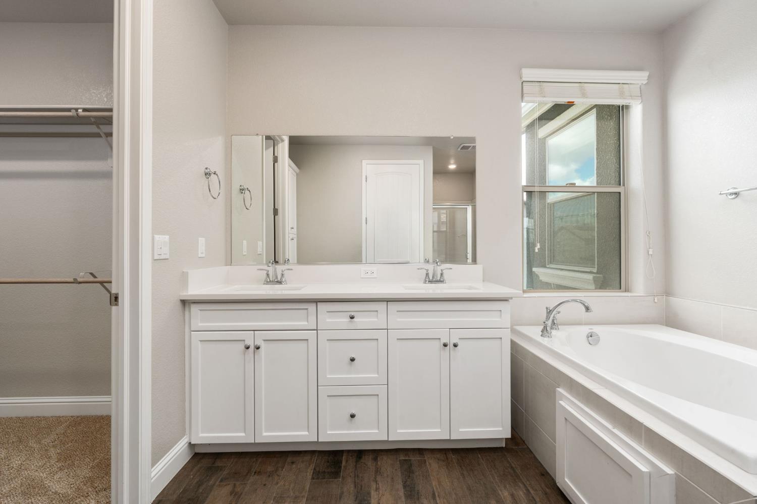 1396 E Via Prato Dr, Fresno, CA 93730