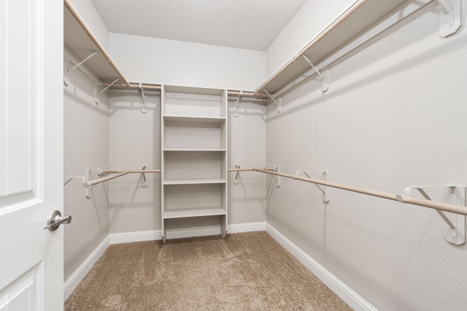 1396 E Via Prato Dr, Fresno, CA 93730