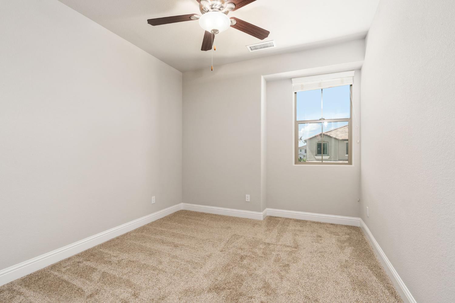 1396 E Via Prato Dr, Fresno, CA 93730