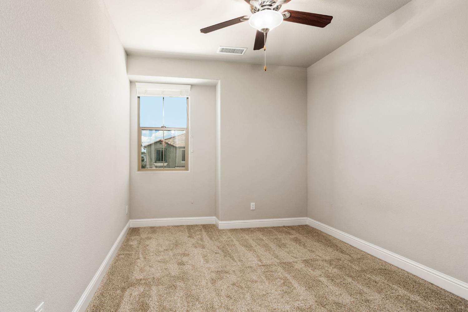 1396 E Via Prato Dr, Fresno, CA 93730