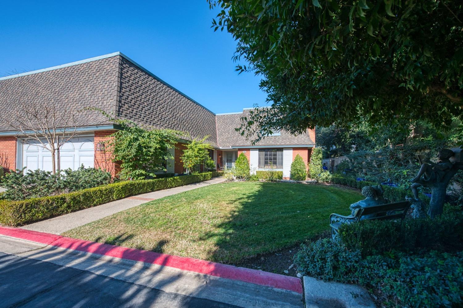 2806 W Kensington Ln, Fresno, CA 93711