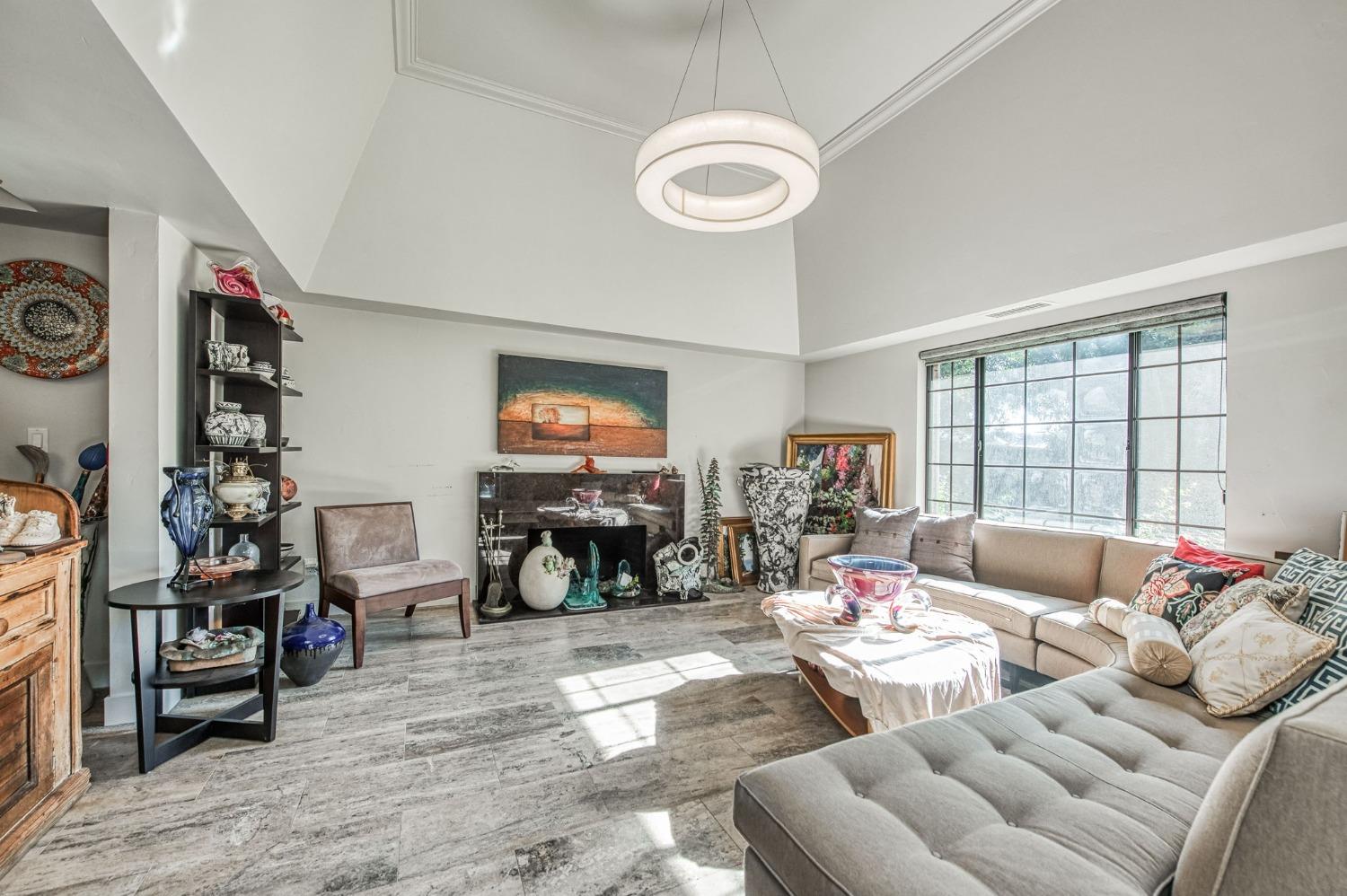 2806 W Kensington Ln, Fresno, CA 93711