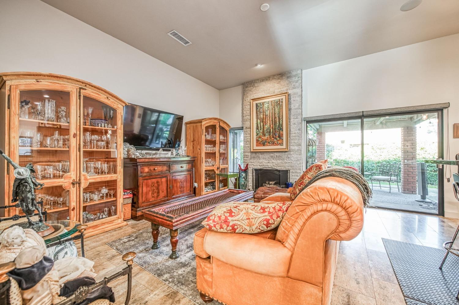 2806 W Kensington Ln, Fresno, CA 93711