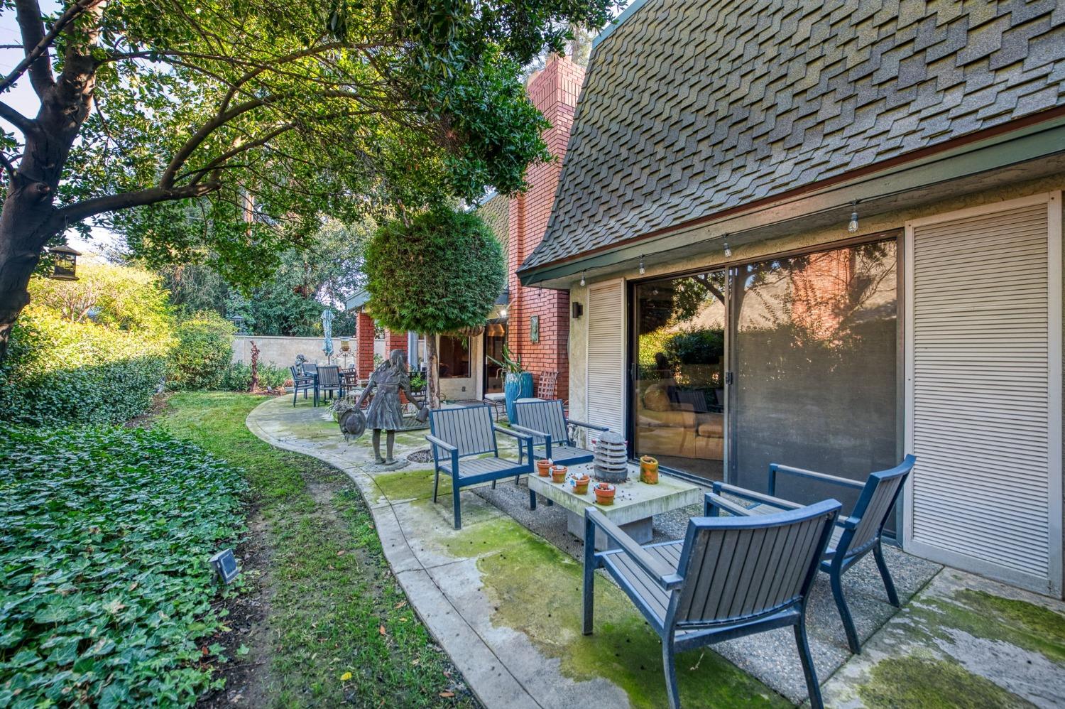 2806 W Kensington Ln, Fresno, CA 93711