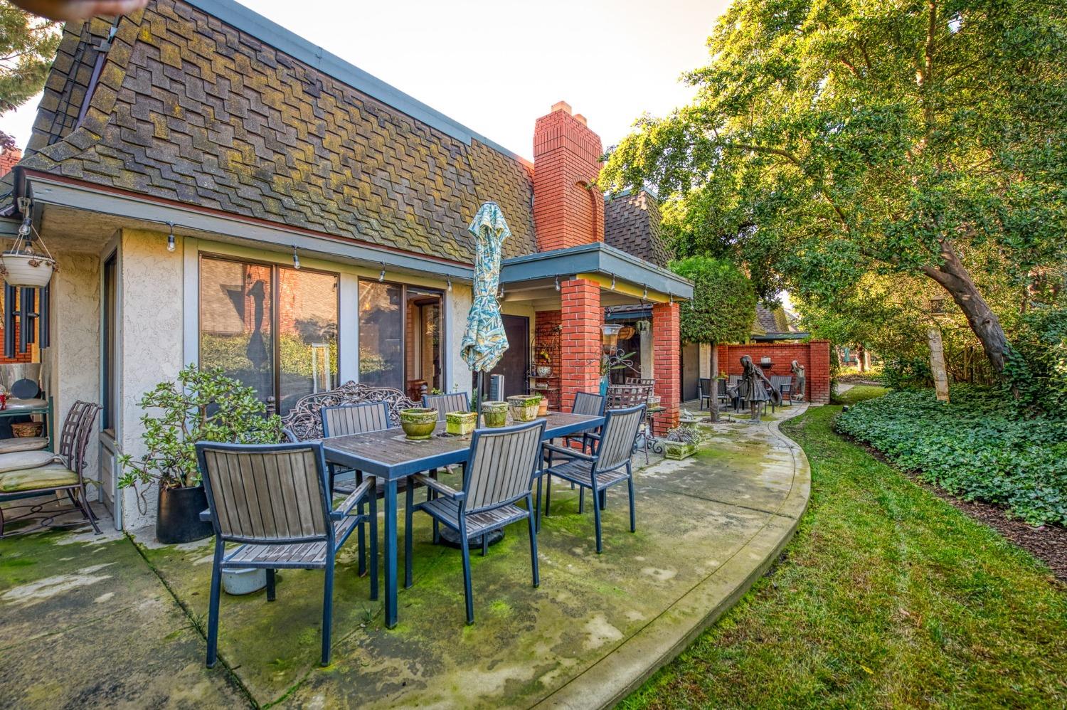 2806 W Kensington Ln, Fresno, CA 93711