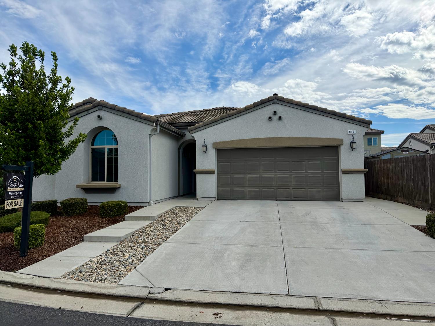 937 Lindsay, Clovis, CA 93619