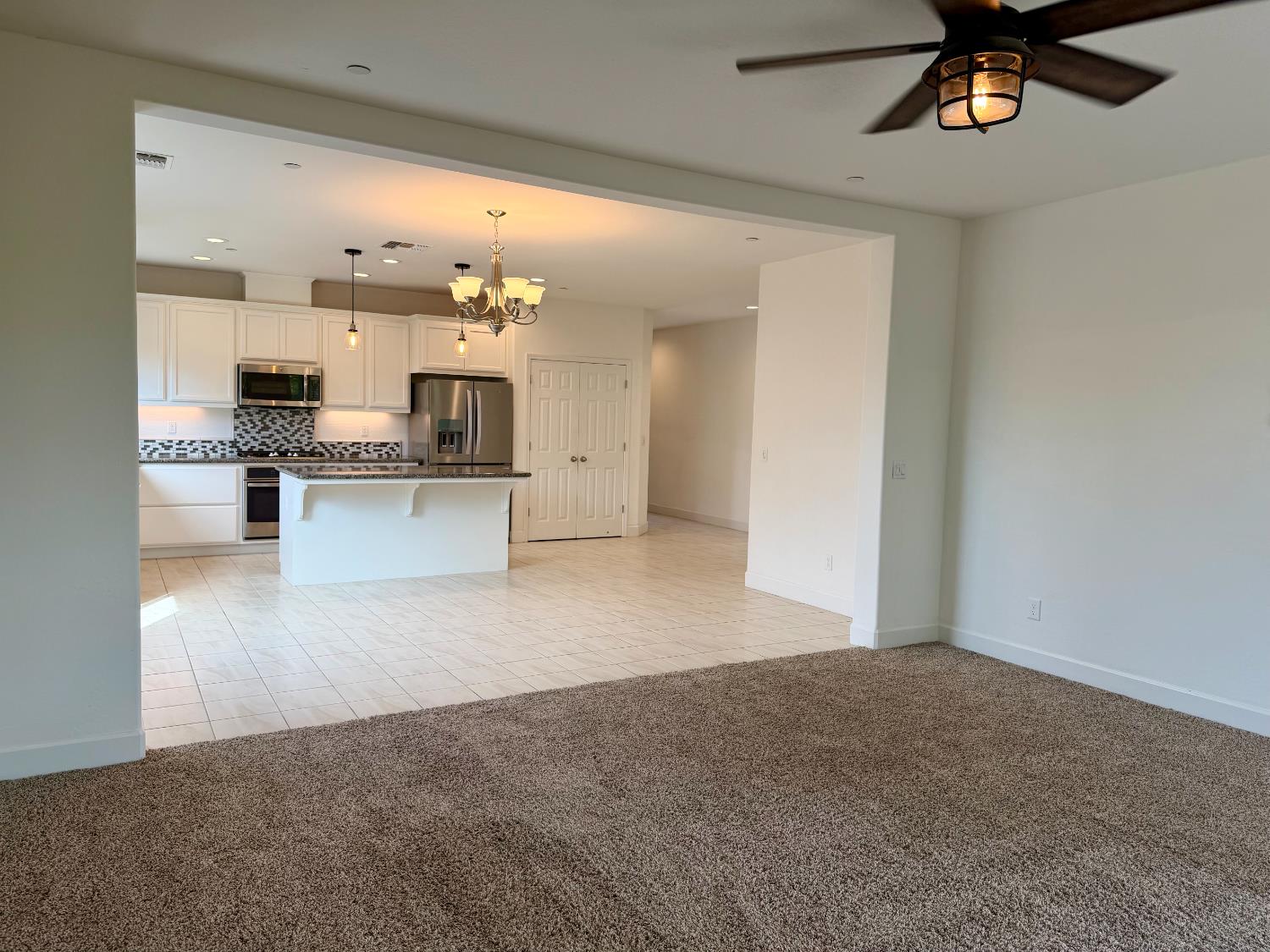 937 Lindsay, Clovis, CA 93619
