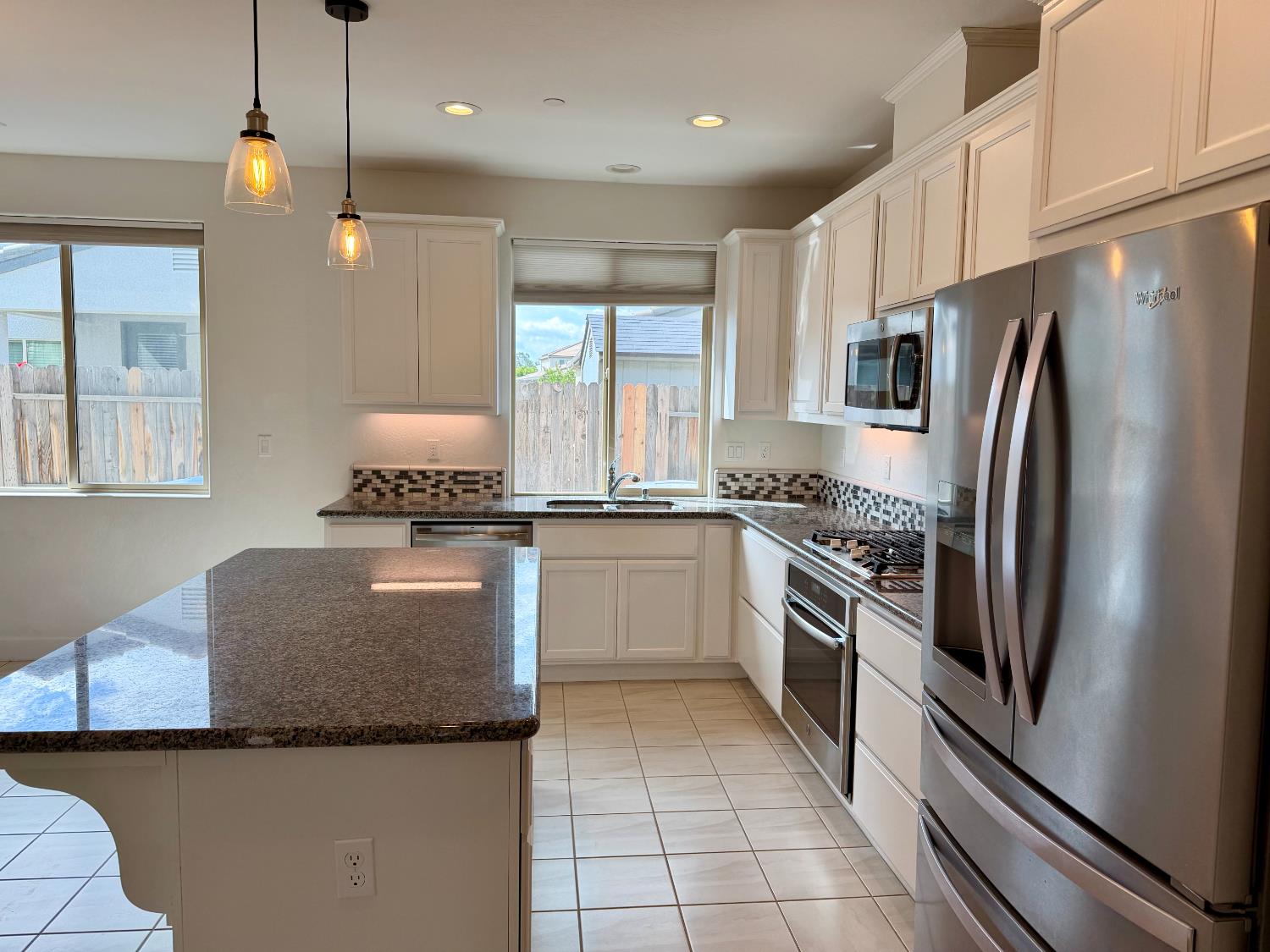 937 Lindsay, Clovis, CA 93619
