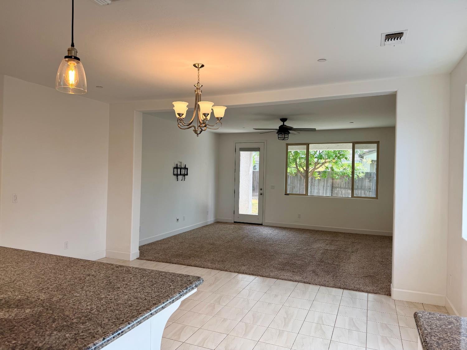937 Lindsay, Clovis, CA 93619