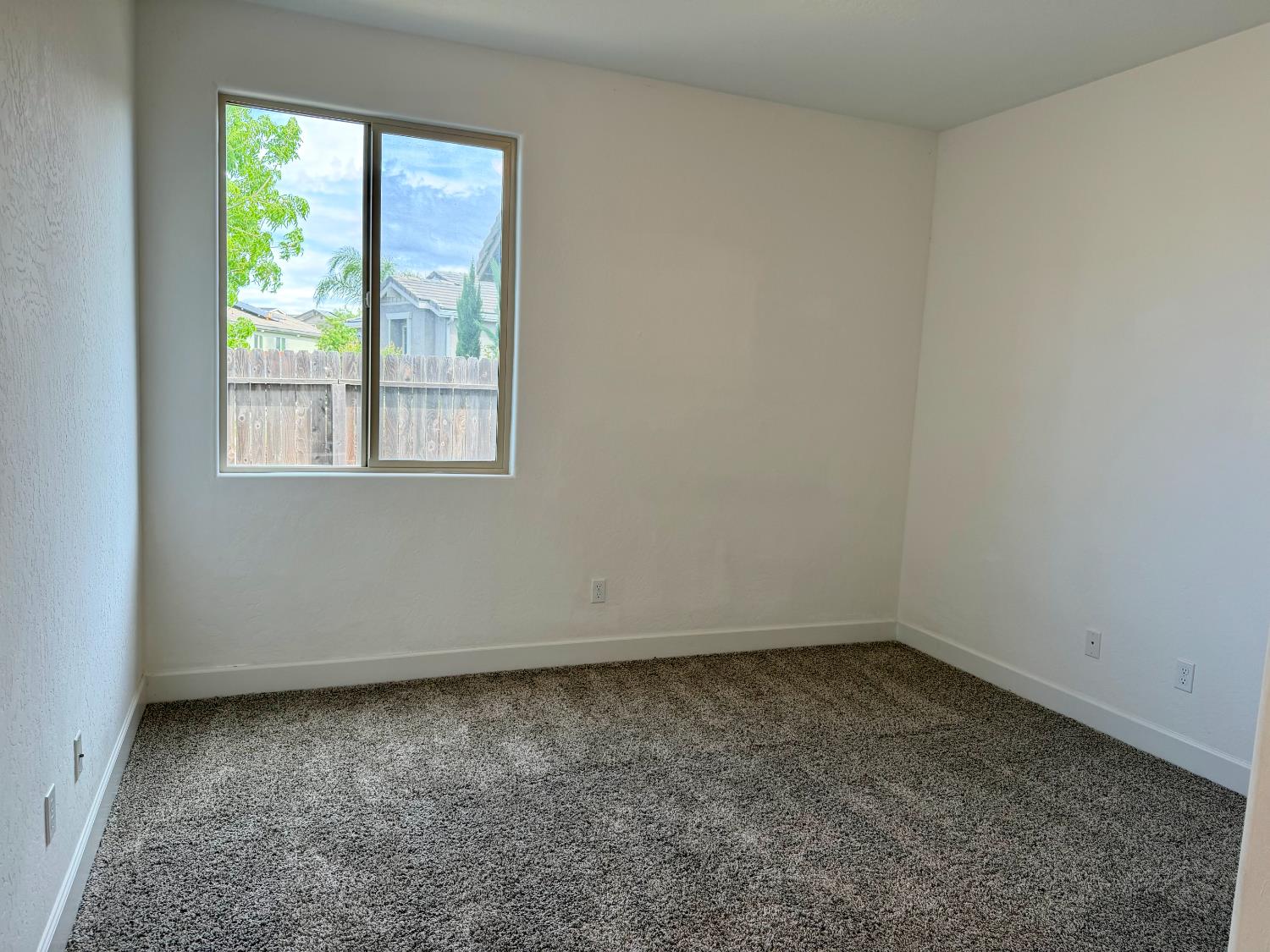 937 Lindsay, Clovis, CA 93619
