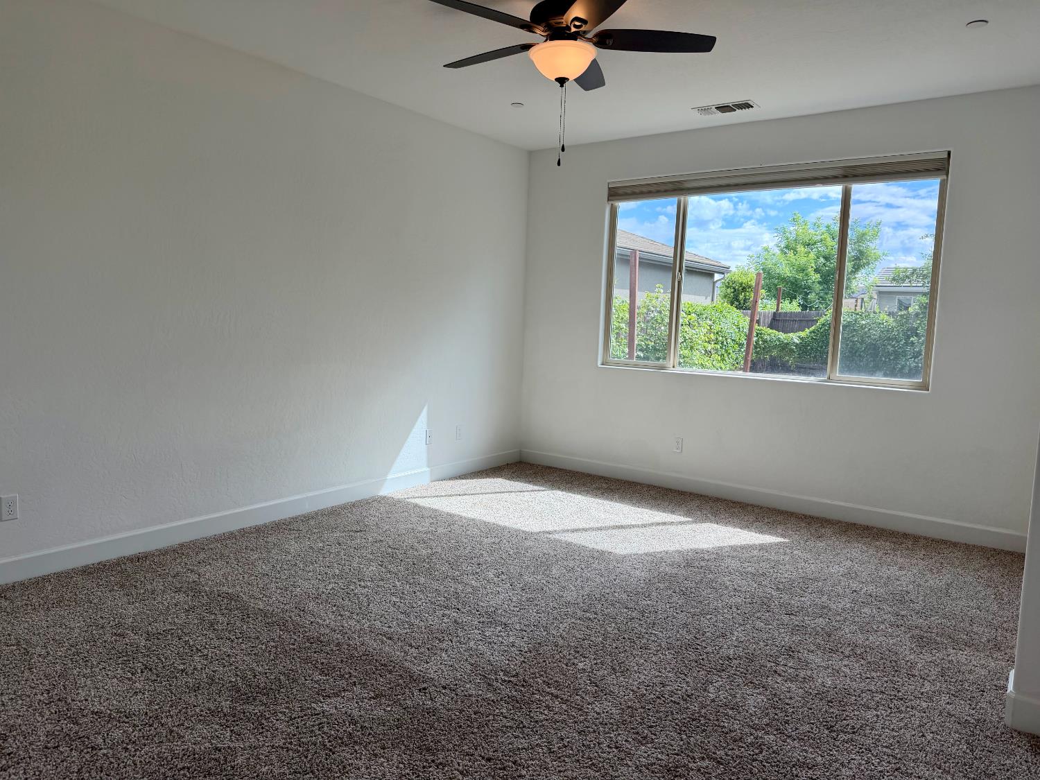 937 Lindsay, Clovis, CA 93619