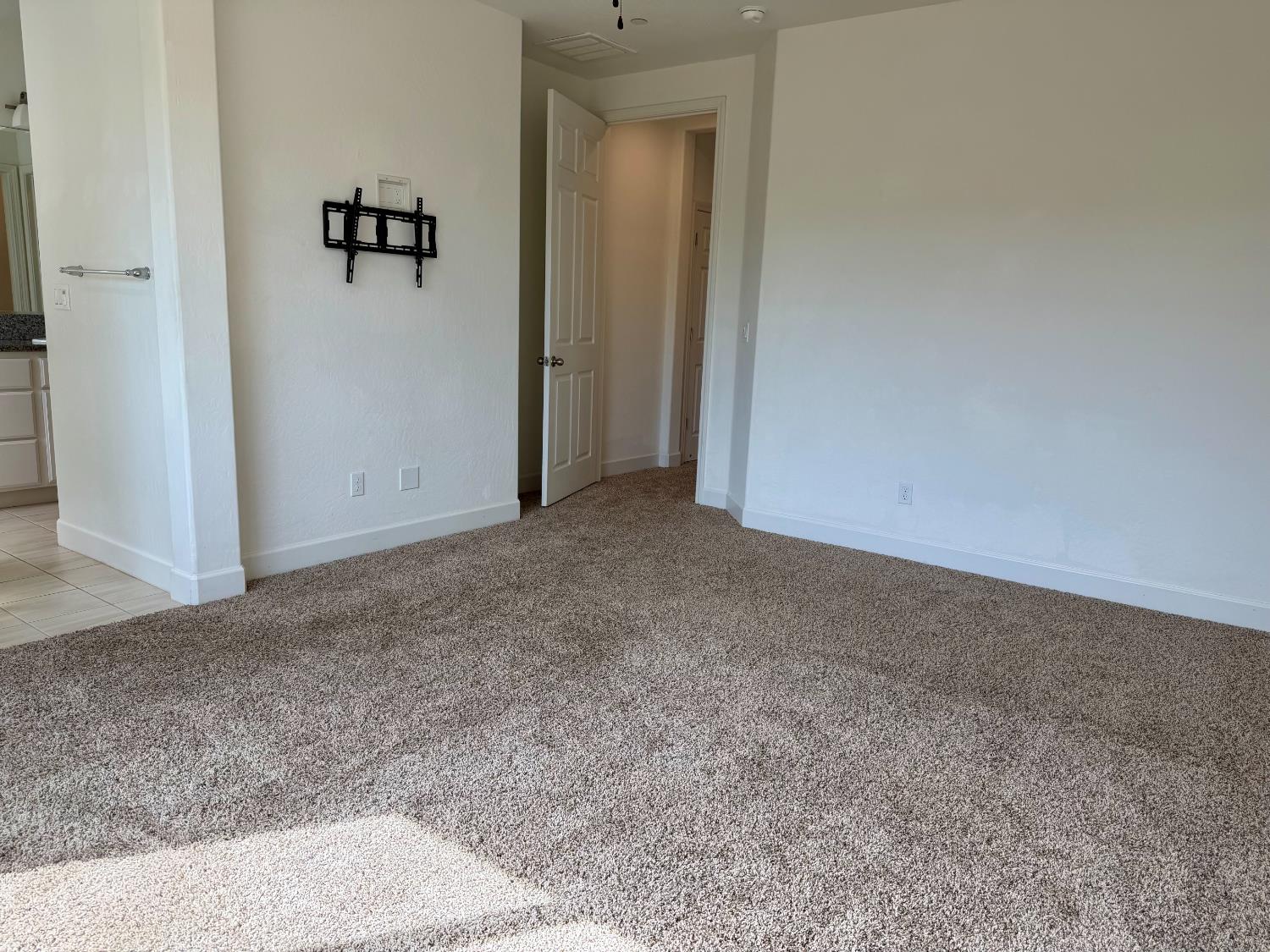 937 Lindsay, Clovis, CA 93619