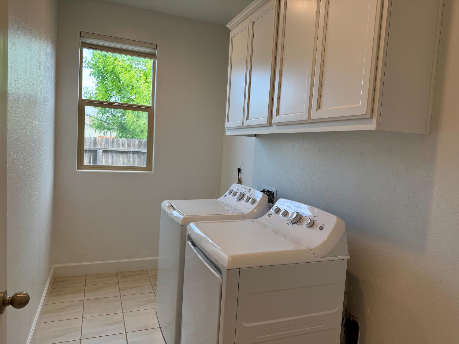 937 Lindsay, Clovis, CA 93619