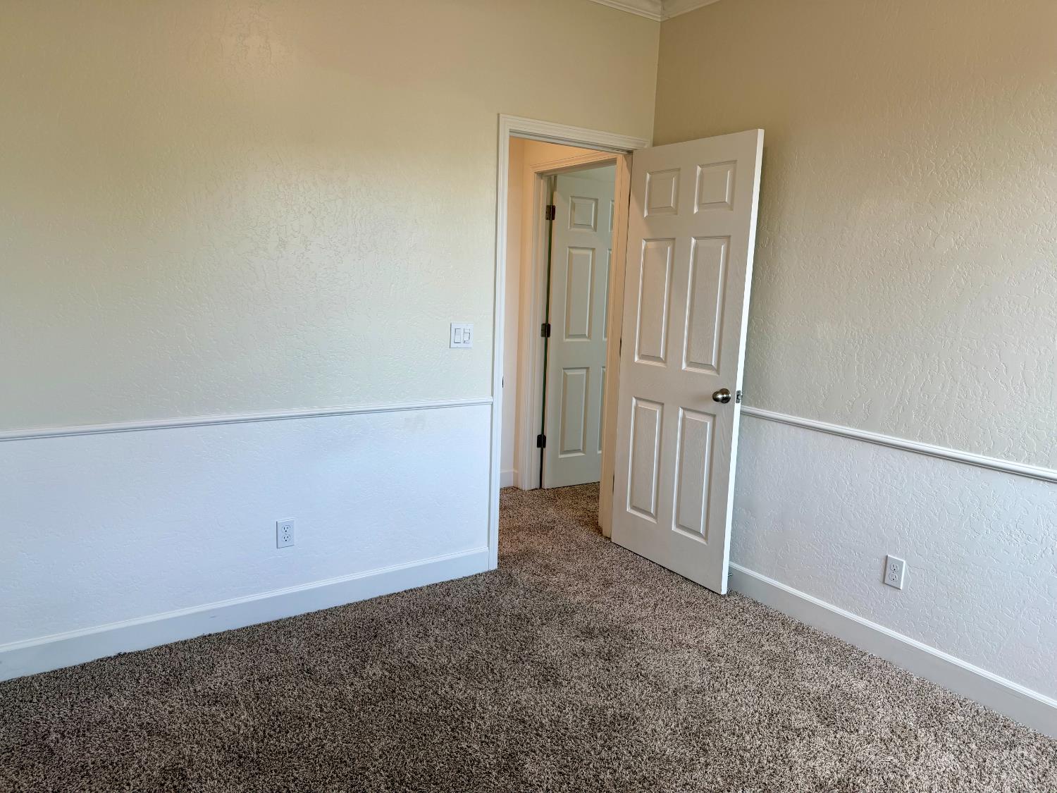 937 Lindsay, Clovis, CA 93619