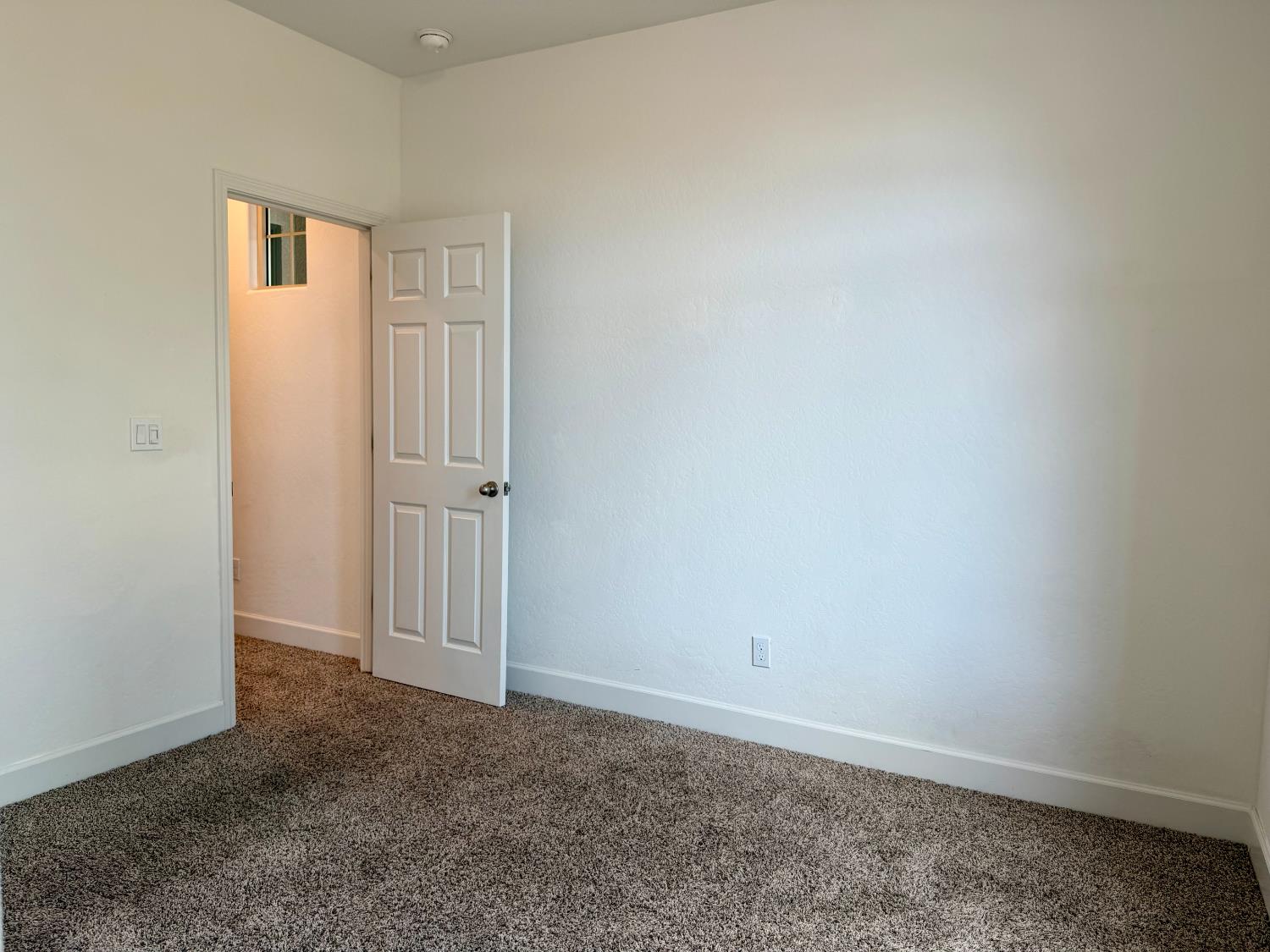 937 Lindsay, Clovis, CA 93619