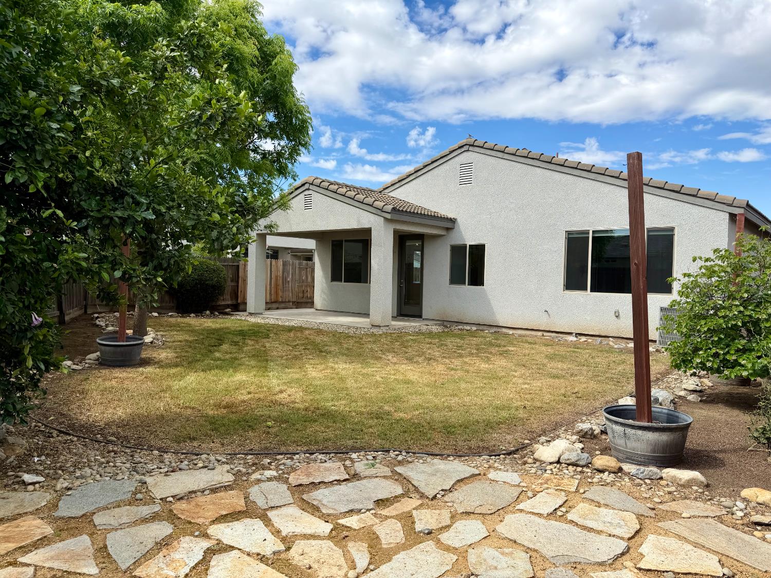 937 Lindsay, Clovis, CA 93619
