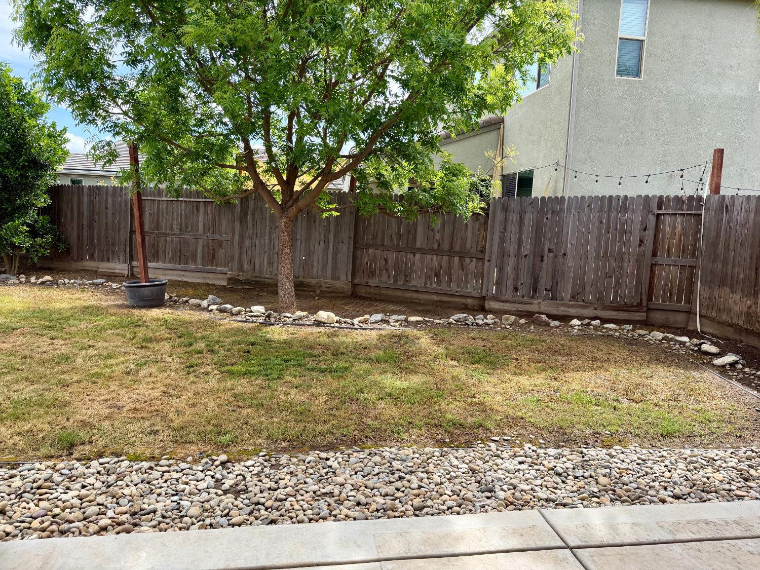 937 Lindsay, Clovis, CA 93619