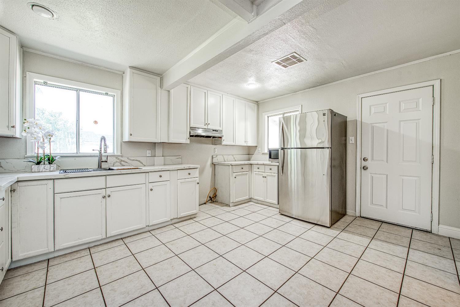 5358 W Clinton Ave, Fresno, CA 93722