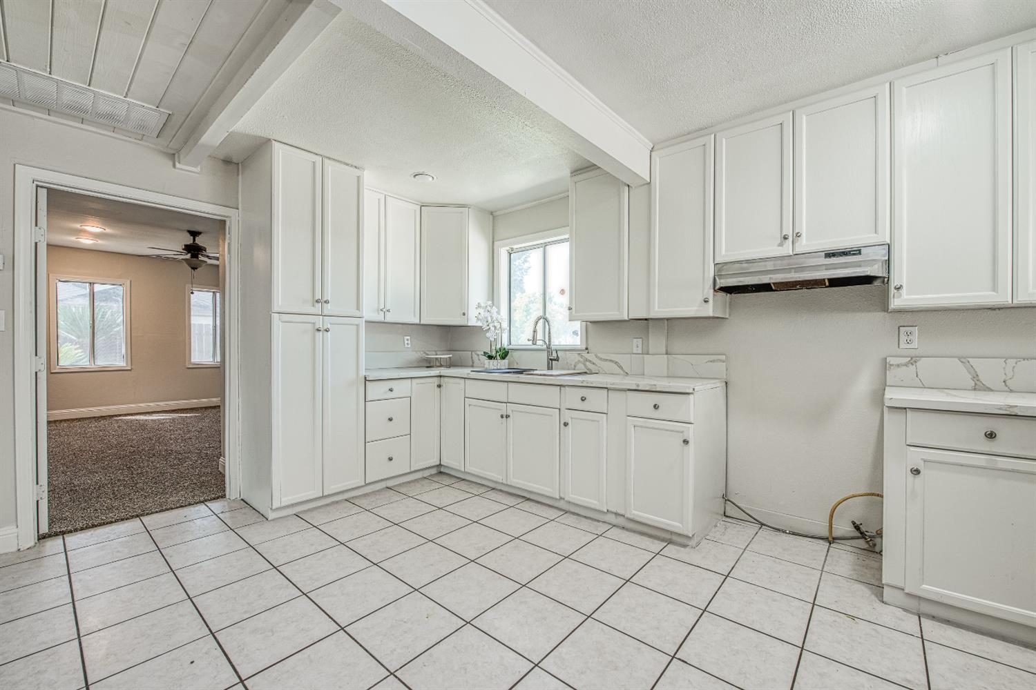 5358 W Clinton Ave, Fresno, CA 93722