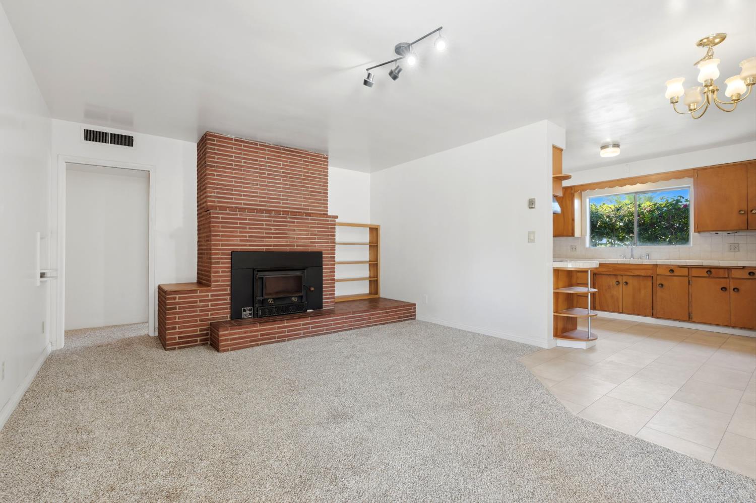 293 W Ponderosa Ave, Reedley, CA 93654