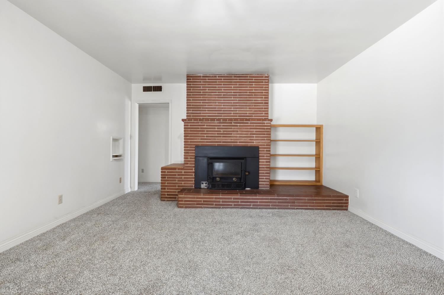 293 W Ponderosa Ave, Reedley, CA 93654