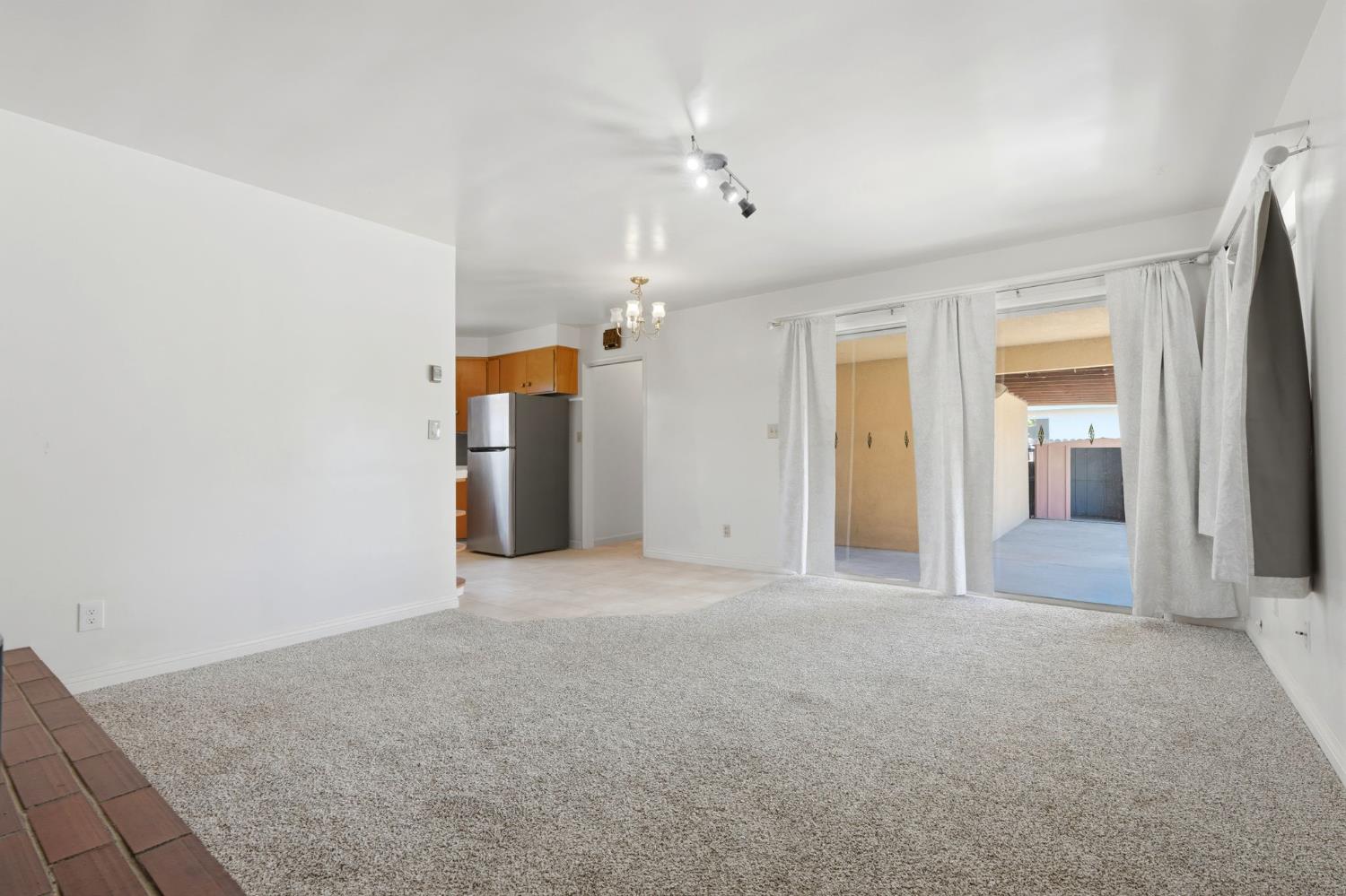 293 W Ponderosa Ave, Reedley, CA 93654