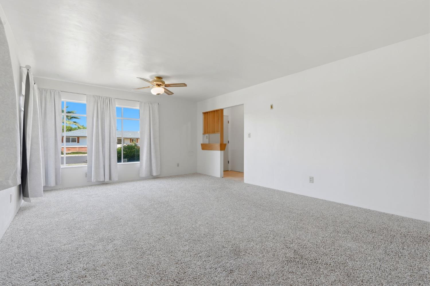 293 W Ponderosa Ave, Reedley, CA 93654