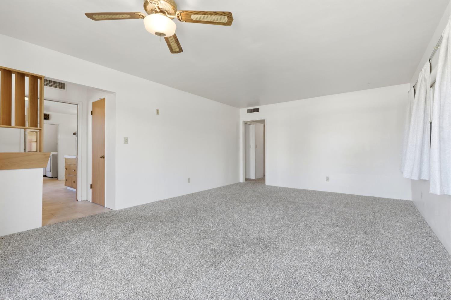 293 W Ponderosa Ave, Reedley, CA 93654