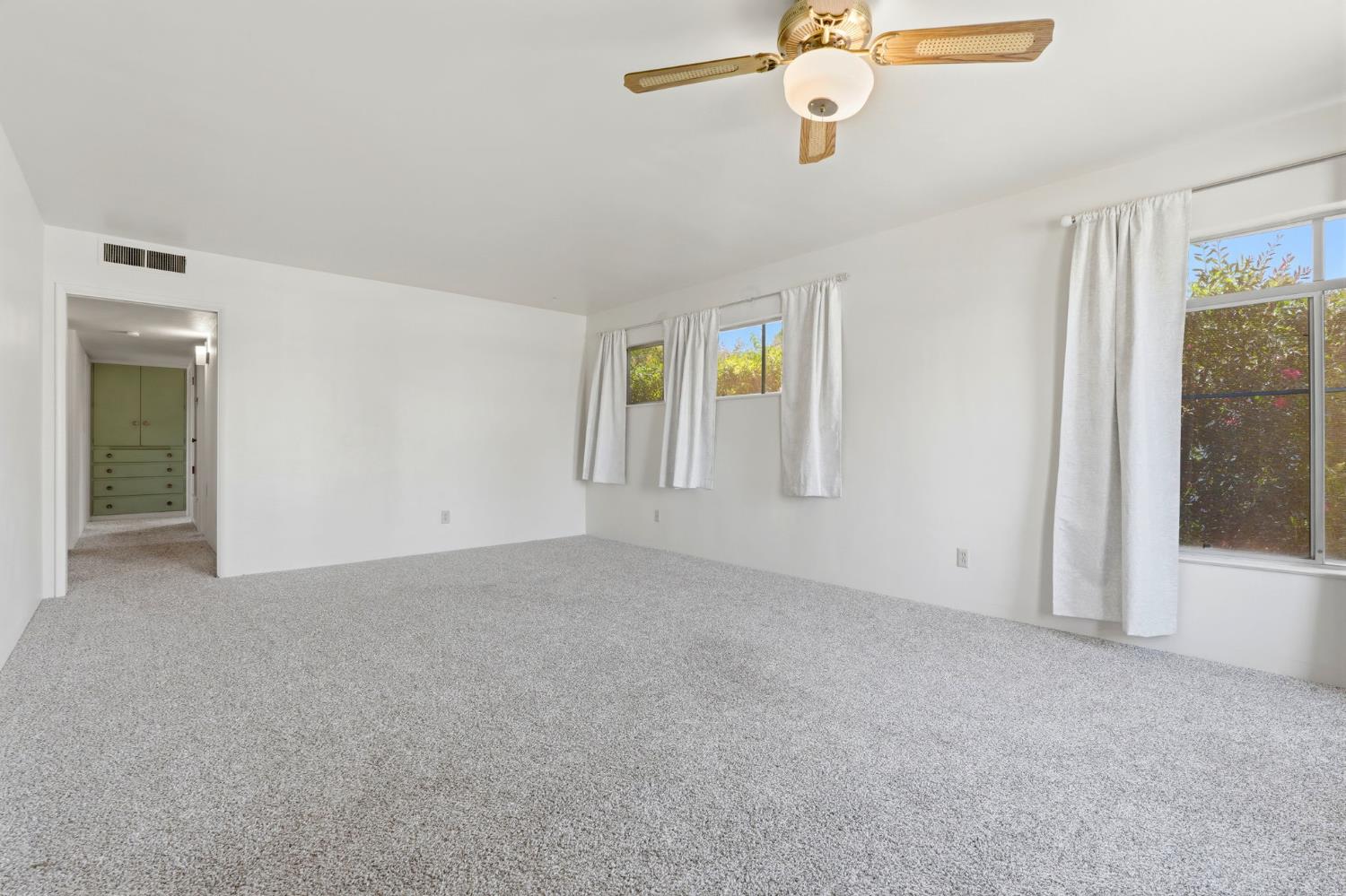 293 W Ponderosa Ave, Reedley, CA 93654